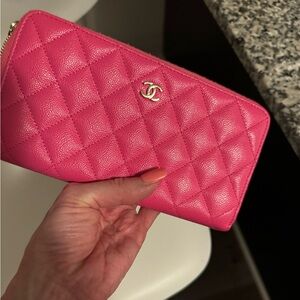 Chanel full zip wallet (RECEIPT BRAND NEW ) pink